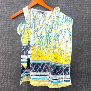 Gorgeous blouse with lots of detail size small nautical